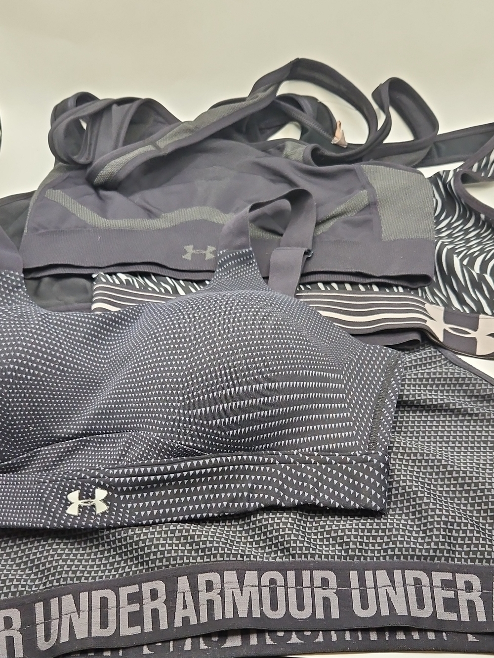 Bundle Under Armour Sports Bras Lg Xl Lot Of 5